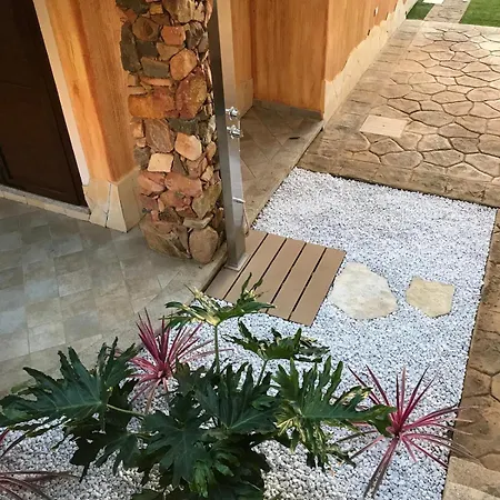 Semesterbostad With Garden - Con Giardino